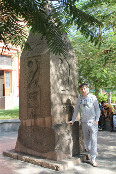 монумент в музее Египта