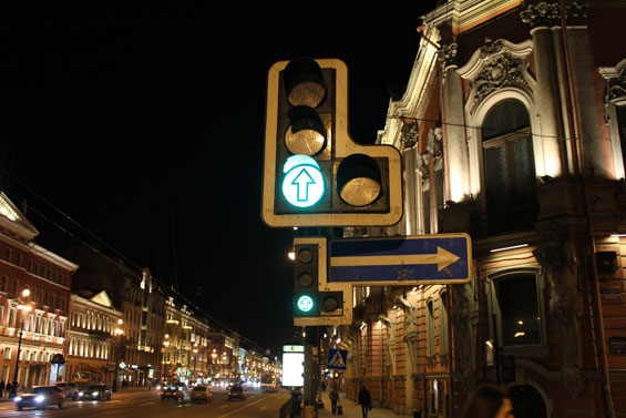 маленький дублирующий светофор на Невском проспекте