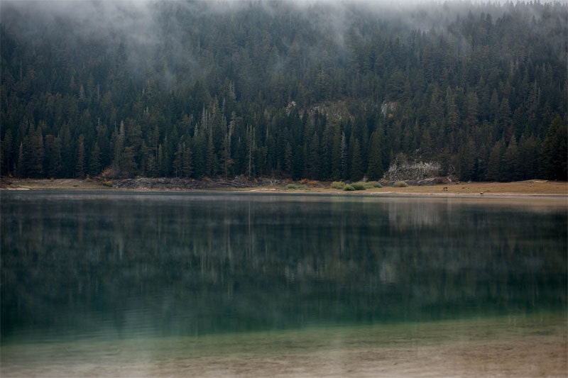легкий туман на озере